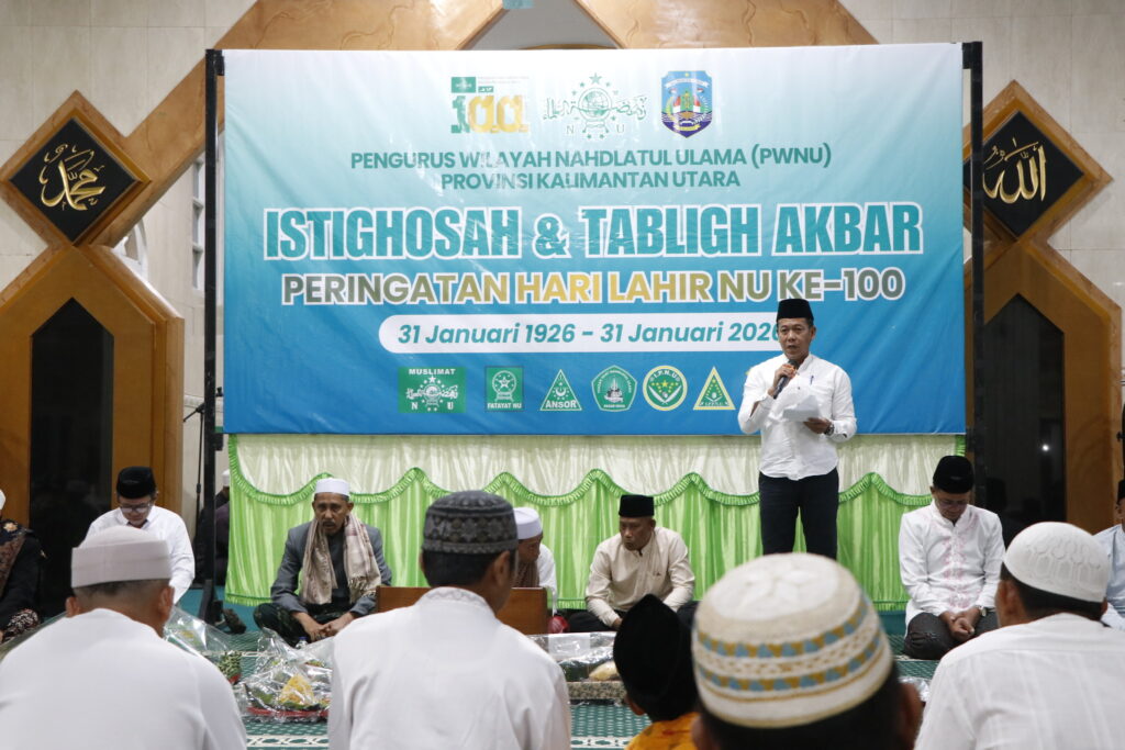 TABLIGH AKBAR: Asisten Bidang Pemerintahan dan Kesejahteraan Rakyat Setdaprov Kaltara Datu Iqro Ramadhan, menghadiri Istighosah Akbar, di Masjid Istiqomah, Tanjung Selor, Sabtu (31/1) malam. (DKISP)