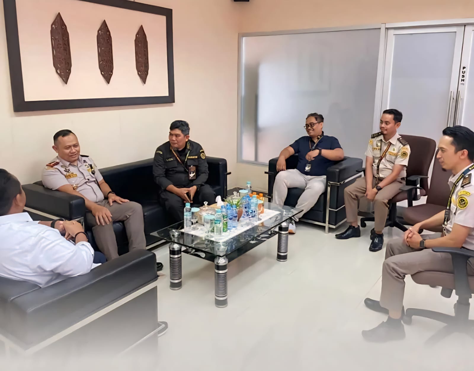 KOORDINASI: Balai Karantina Kaltara saat melawat kantor BLU UPBU Juwata Internasional Tarakan. (BALAI KARANTINA KALTARA UNTUK HRK)