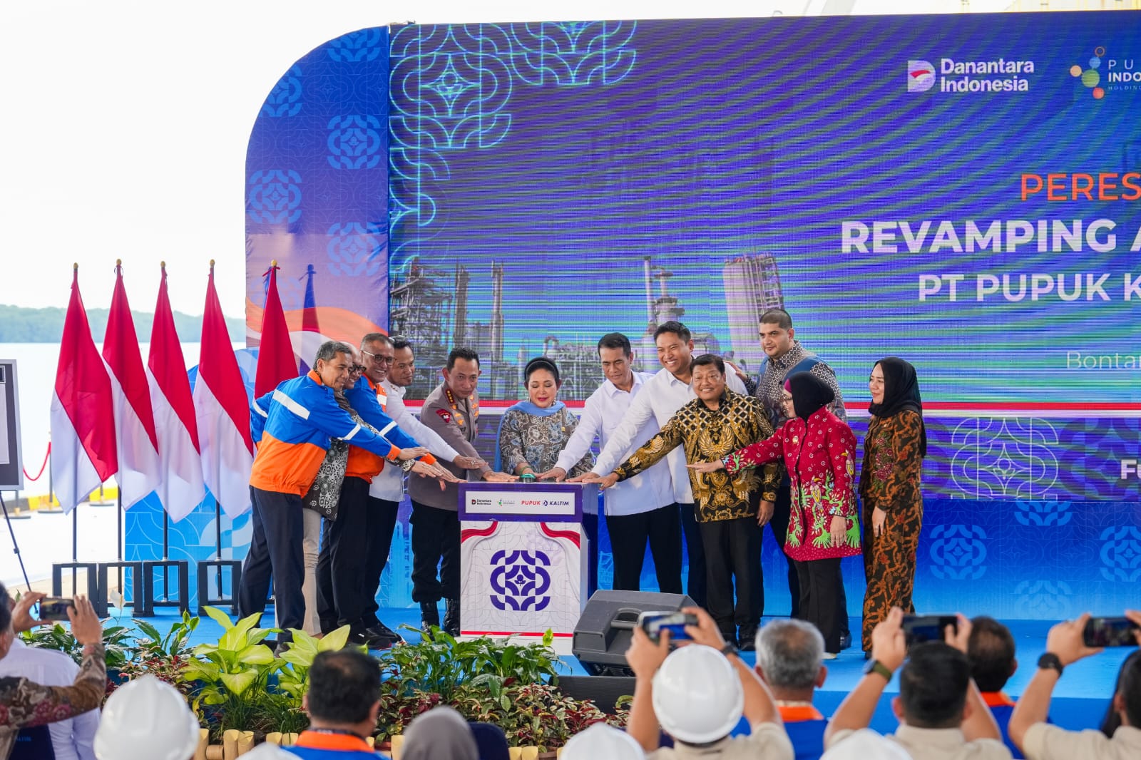 DIRESMIKAN: PT Pupuk Kalimantan Timur (Pupuk Kaltim) meresmikan Revamping Ammonia Pabrik-2 sebagai bagian dari program revitalisasi industri pupuk nasional. (IST)