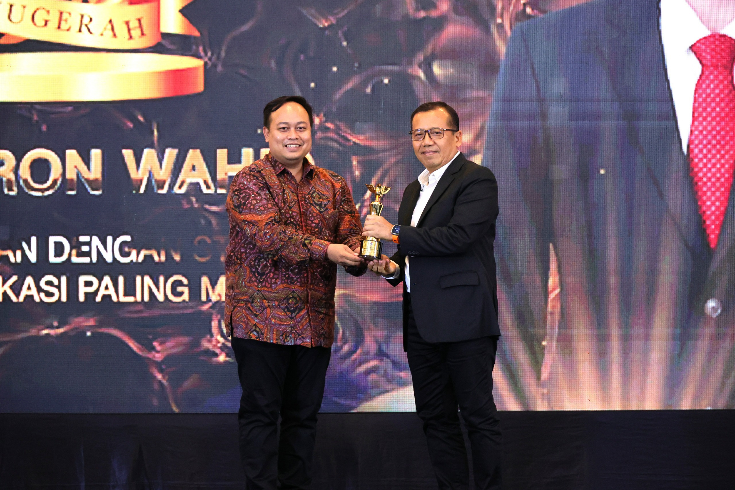 PENGHARGAAN: Kementerian ATR/BPN meraih penghargaan katerogi Kementerian dengan Strategi Komunikasi Paling Masif dari INDOPOSCO. (ATR/BPN)