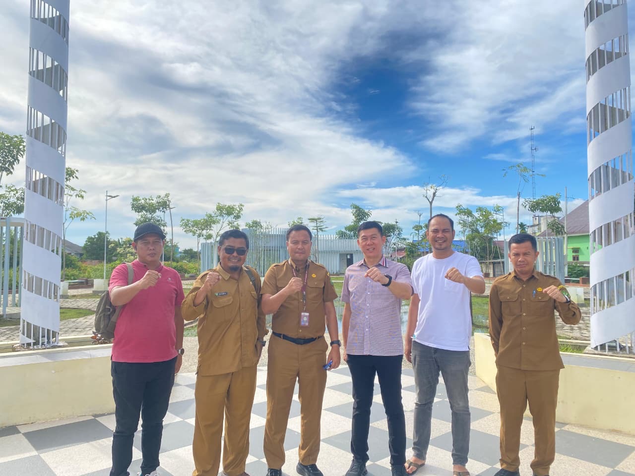 PENINJAUAN: Perbasi Berau bersama dengan dengan Pemkab Berau melakukan kunjungan terkait dengan lahan yang nantinya akan dijadikan tempat lapangan basket indoor di Kabupaten Berau. (ARTA KUSUMA Y/BP)