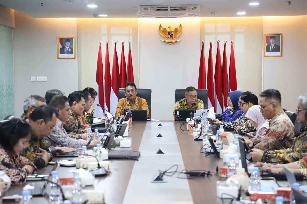 RAPAT EVALUASI: Sekjen ATR/BPN Dalu Agung Darmawan, mengimbau jajaran menyiapkan perencanaan Rapat Evaluasi Kinerja dan Program Tahun 2025 serta Evaluasi Rencana Aksi Triwulan I Tahun 2026.