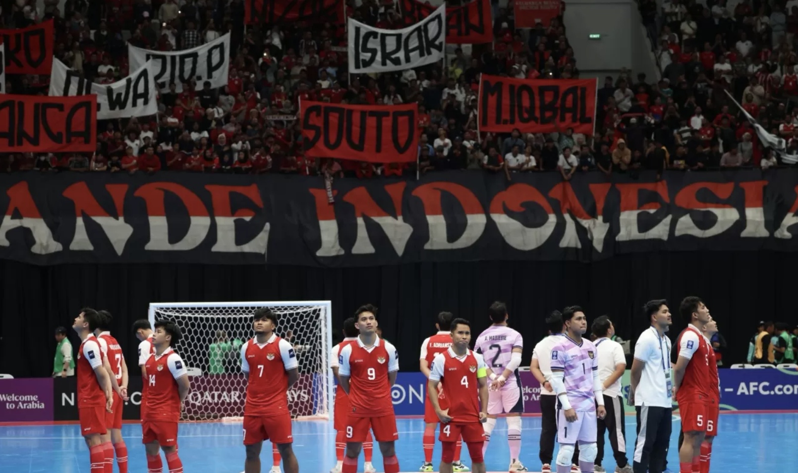 Selebrasi para pemain timnas Futsal Indonesia usai kalahkan Jepang di semifinal AFC Futsal Asian Cup 2026 di Indonesia Arena, Senayan, Jakarta, Kamis (5/2/2026). (Dery Ridwansah/ JawaPos.com)