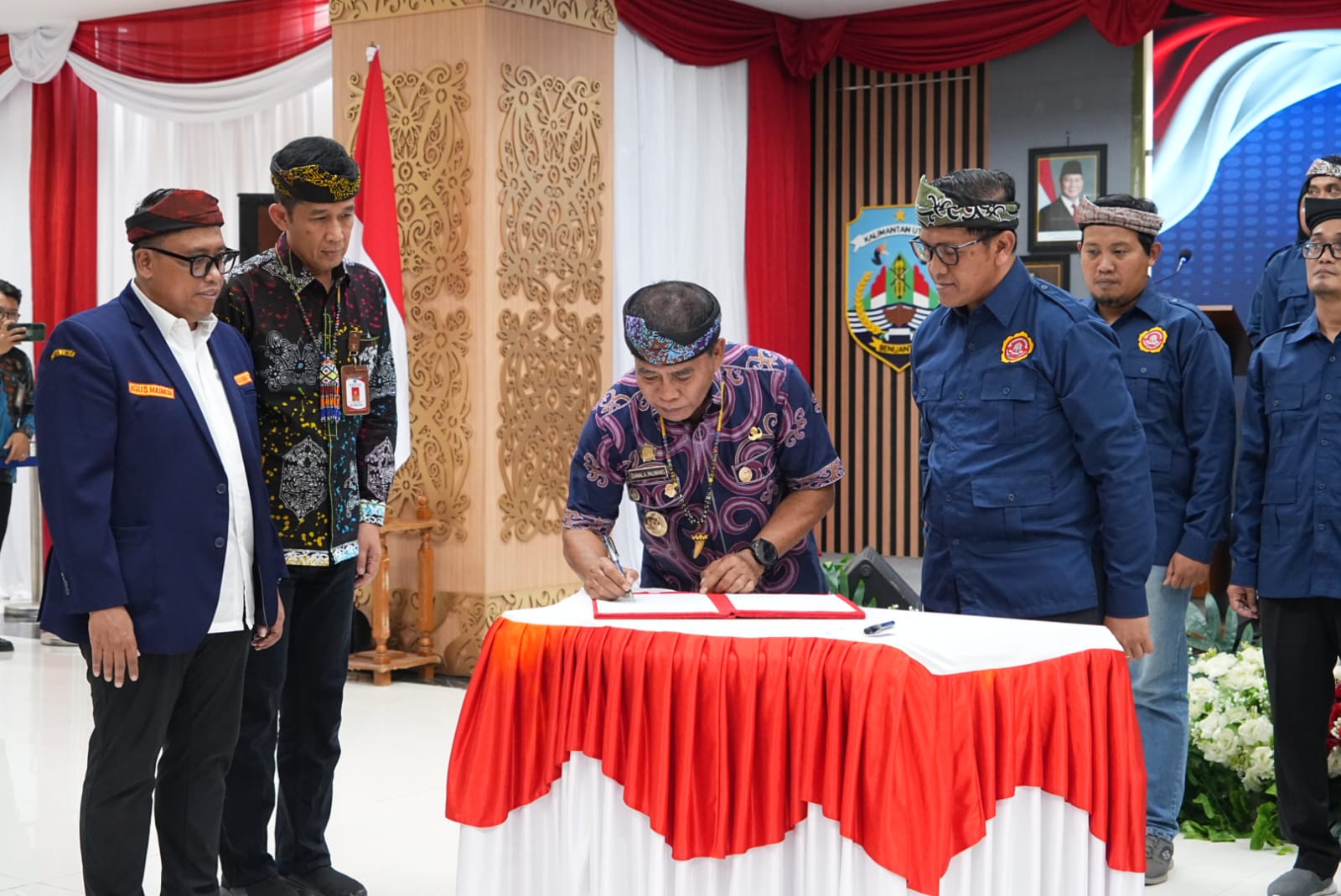Gubernur Kaltara Zainal A. Paliwang, usai mengukuhkan Pengurus Karang Taruna periode 2025&mdash;2030. (DKISP KALTARA)