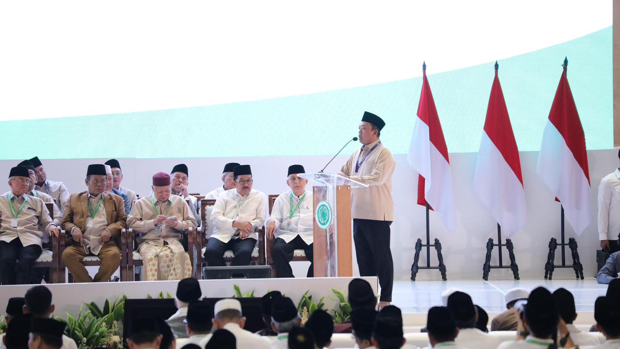 PENGUKUHAN: Menteri ATR/BPN Nusron Wahid dikukuhkan sebagai Ketua MUI Bidang Penanggunlangan Bencana Dean Pimpinan Pusat MUI Periode 2025-2030. (ATR/BPN)