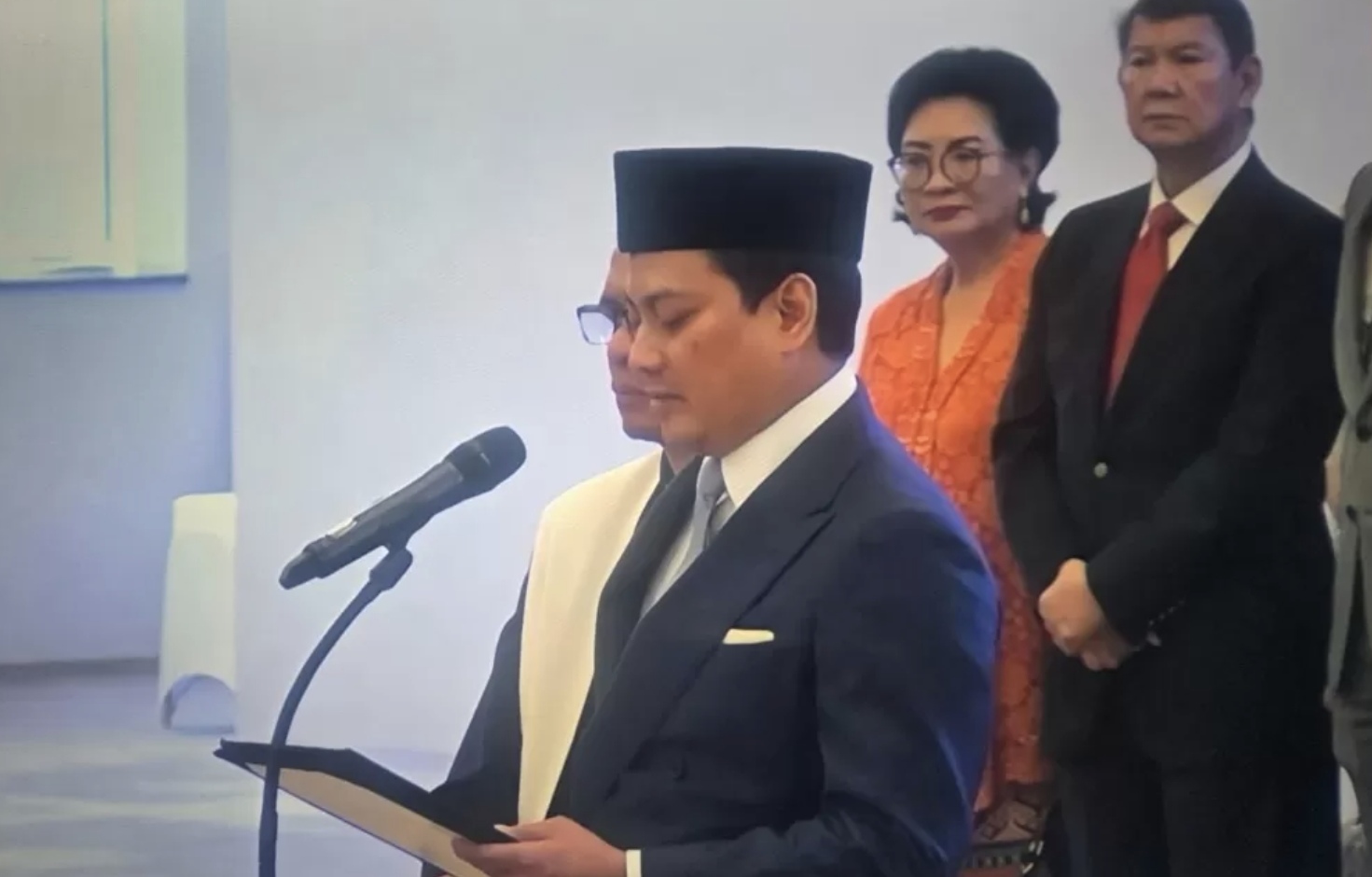 Thomas Djiwandono resmi dilantik sebagai Deputi Gubernur BI di Mahkamah Agung, Jakarta, Senin (9/2). (Tangkapan layar YouTube BI)