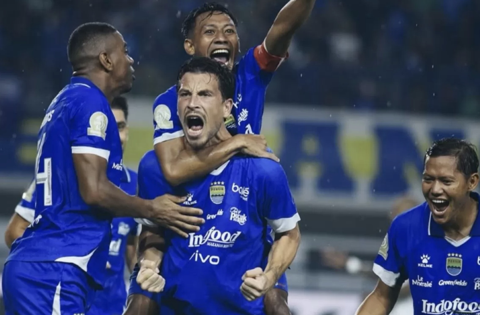 Selebrasi Thom Haye saat cetak gol untuk Persib Bandung di laga melawan Malut United.(Dok. Persib Bandung)
