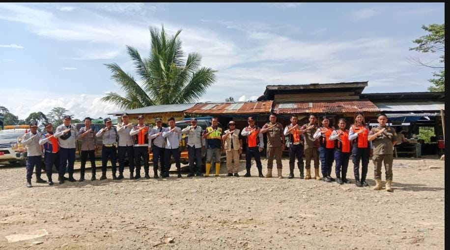 Tim gabungan dari Dishub, Satpol PP, Polres Mahakam Ulu, dan BBPJN Kaltim meninjau kesiapan infrastruktur di ruas jalan Tering - Long Bagun, Kabupaten Mahakam Ulu, pekan lalu.
