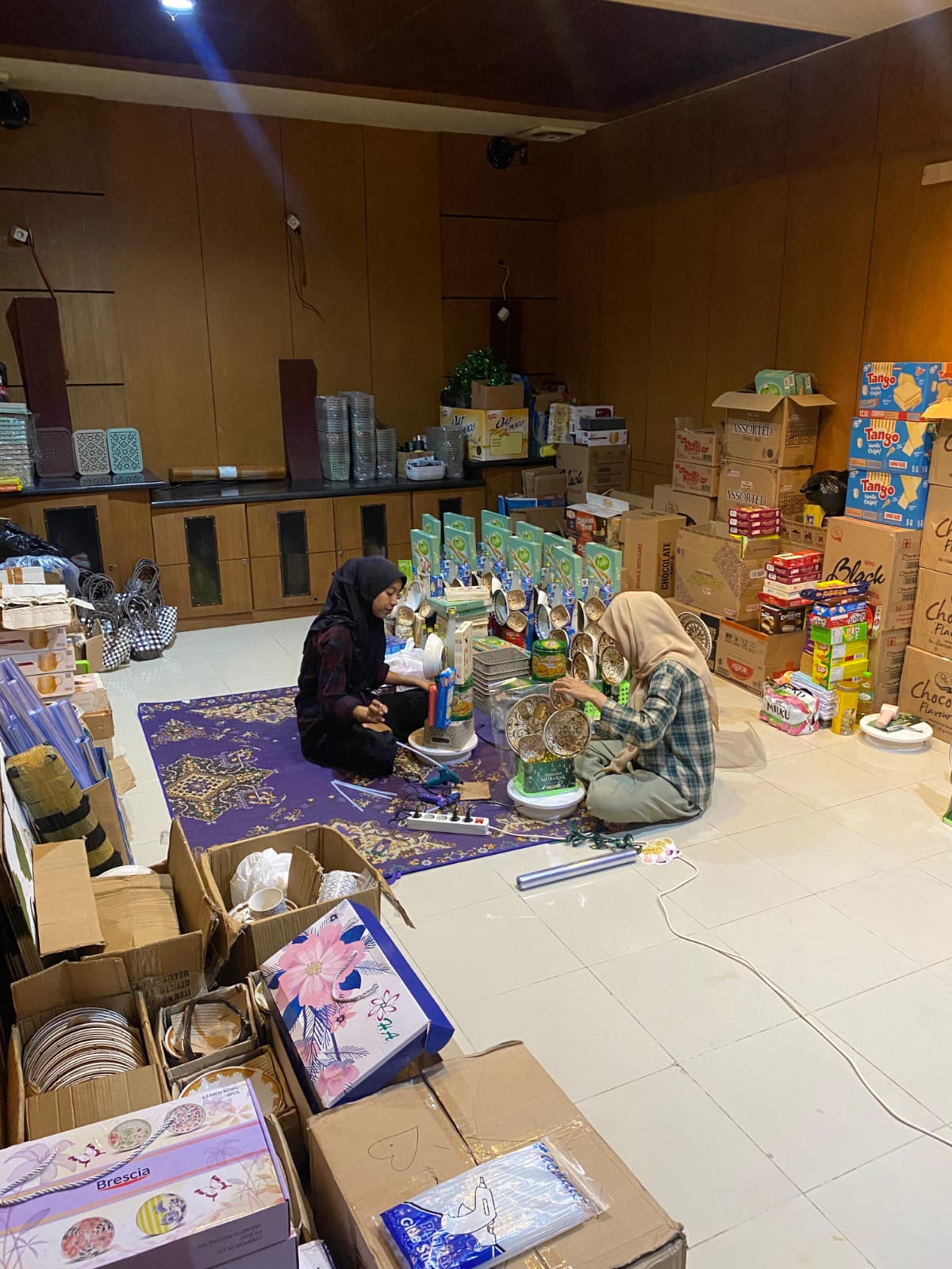 LONJAKAN PESANAN: Pesanan hampers dan parcel di Berau melonjak selama Ramadan, dengan varian pecah belah paling diminati pembeli. (DOKUMEN PRIBADI)