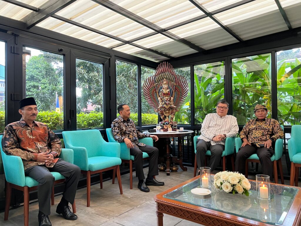 PENUH KEAKRABAN: Gubernur Kaltara Zainal A. Paliwang memenuhi undangan kehormatan dari Utusan Khusus Presiden Republik Seychelles untuk ASEAN, Nico Barito. (DKISP KALTARA)