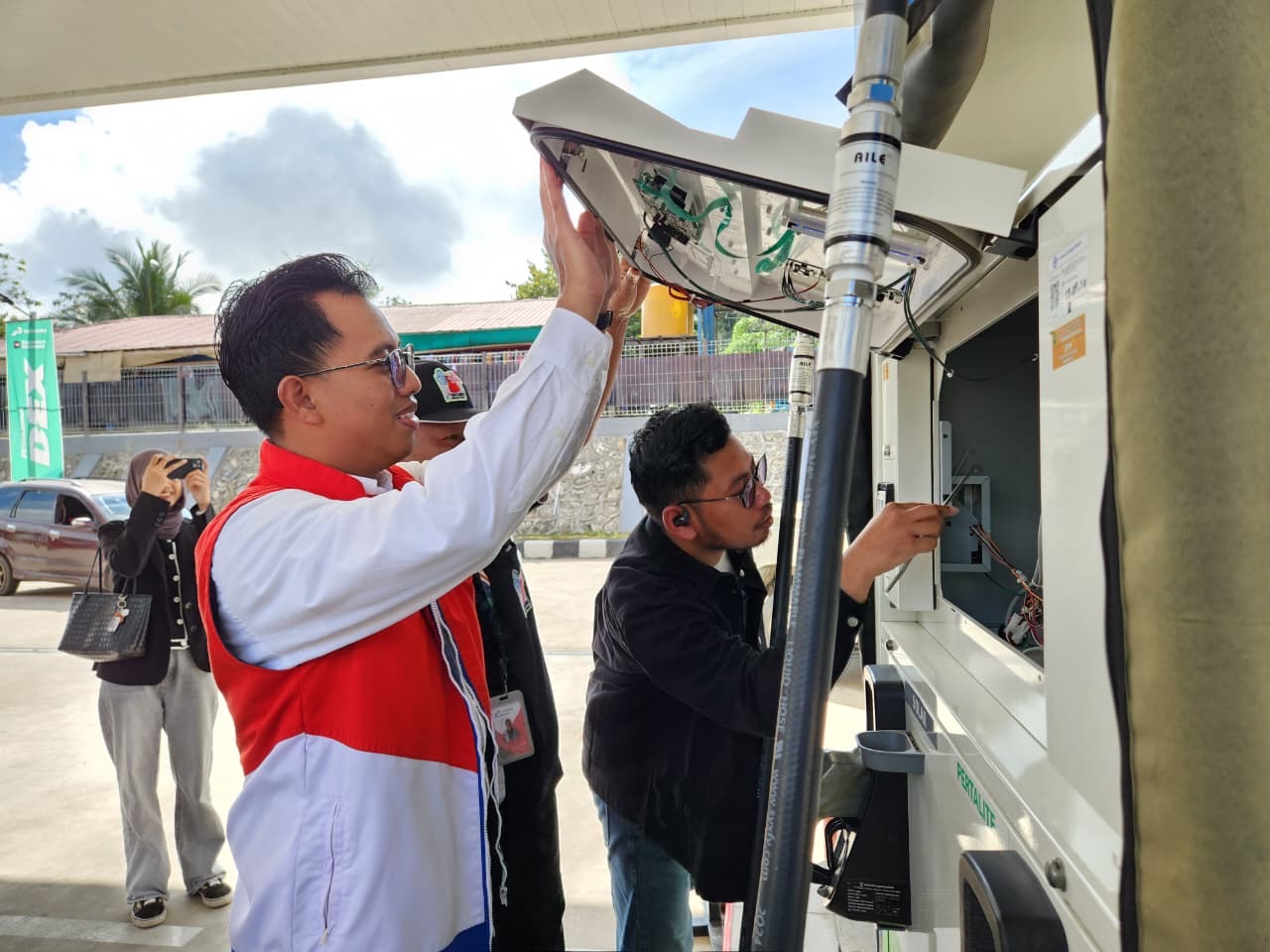 BBM AMAN: Pertamina memastikan pasokan BBM di Berau tetap tersedia dan mengimbau warga membeli bahan bakar secara bijak agar distribusi energi tetap lancar. (IZZA/BP)