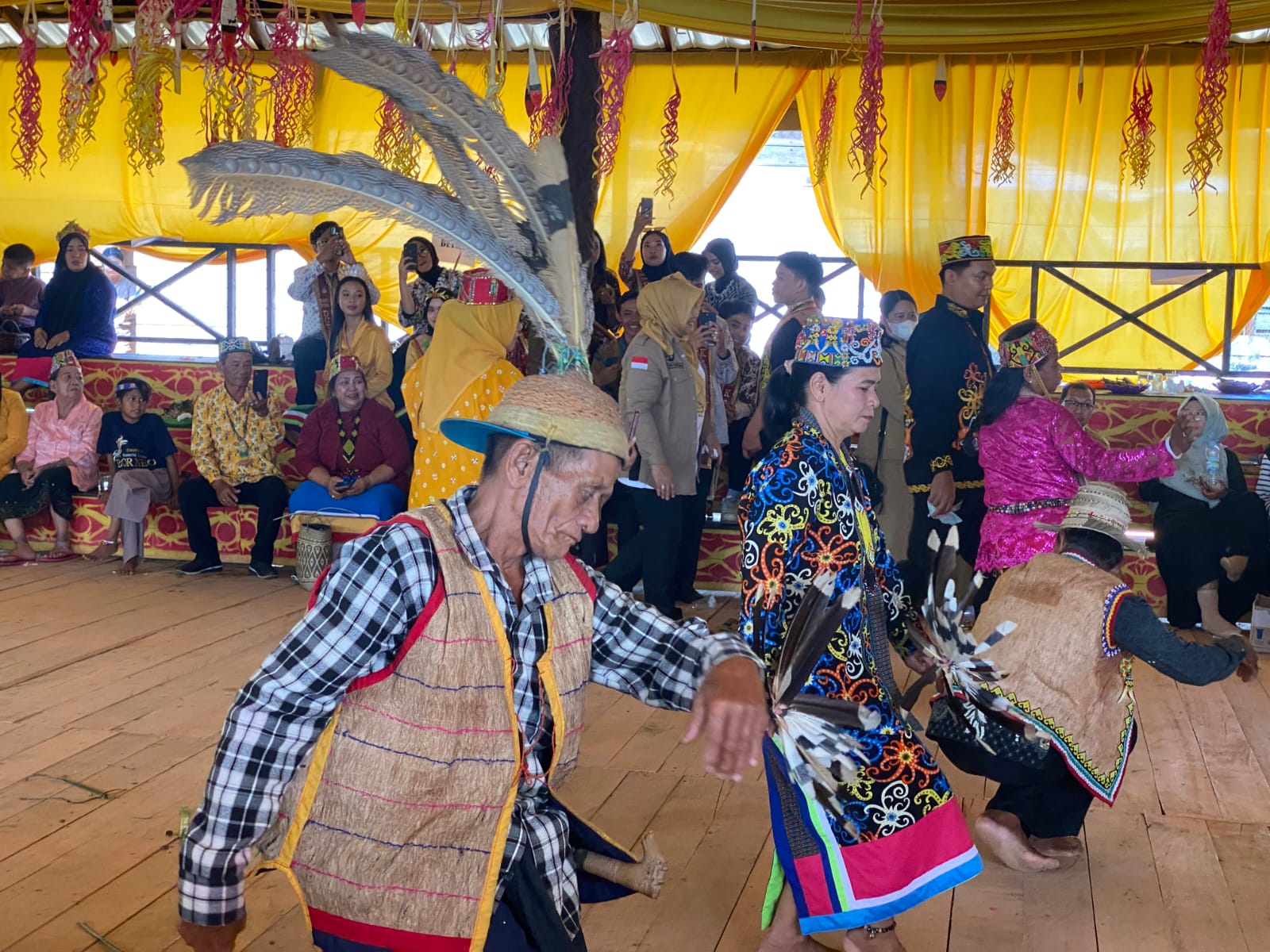 BELUM LOLOS: Festival adat Bekudung Betiung di Kampung Tumbit Dayak diusulkan masuk KEN, namun belum lolos kurasi. (IZZA/BP)