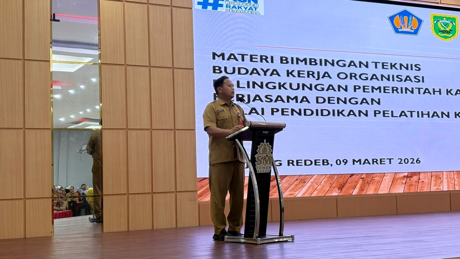  PERKUAT KINERJA: Sekkab Berau Muhammad Said meminta seluruh ASN meningkatkan etos kerja dan menerapkan nilai BerAKHLAK melalui penguatan budaya kerja di lingkungan OPD. (IZZA/BP)