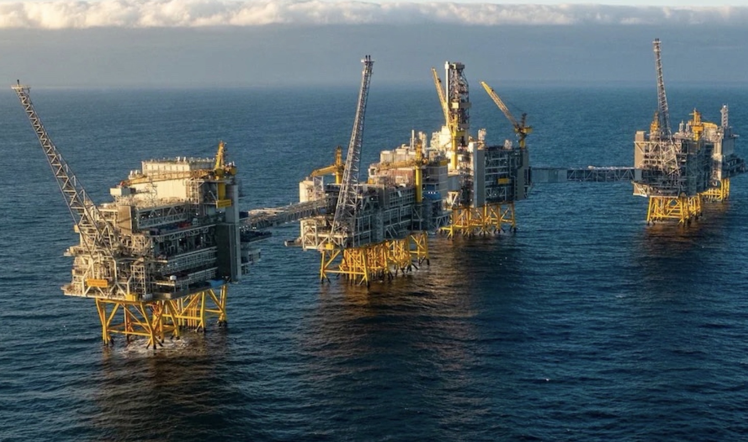 Platform pengeboran Norwegia di lapangan minyak Johan Sverdrup, Laut Utara.