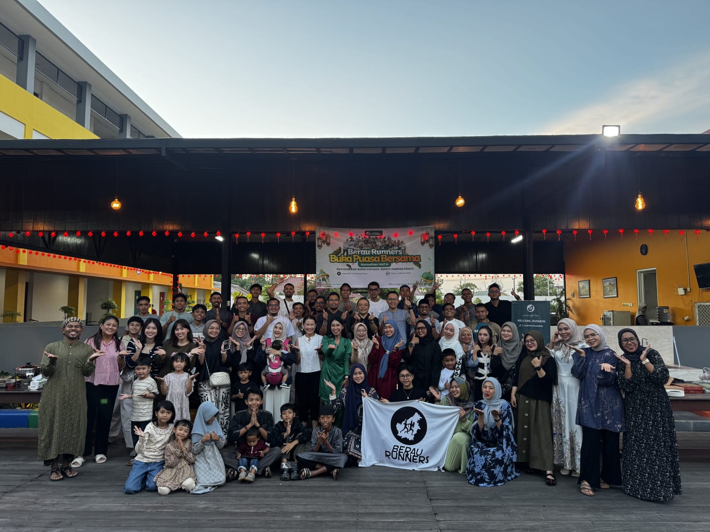 PERKUAT SOLIDARITAS: Komunitas pelari tertua di Berau, Berau Runners menggelar buka puasa bersama dengan anggota komunitas di Mes Maluang Raya, Sabtu (14/3). (SENO/BP)