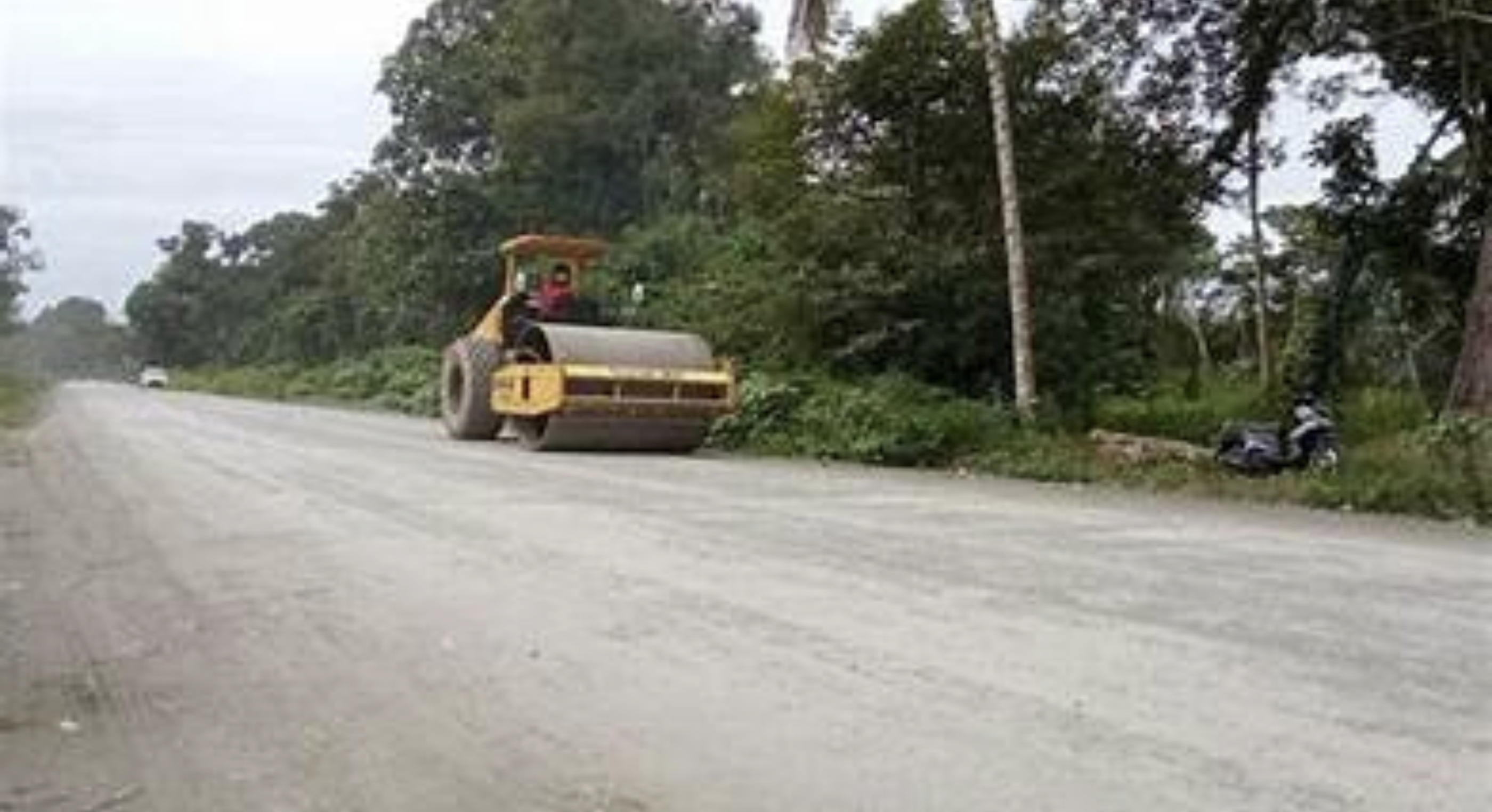 ILUSTRASI: Harapan masyarakat agar sejumlah jalan lingkungan dan gang dapat diaspal maupun disemenisasi. (HRK)