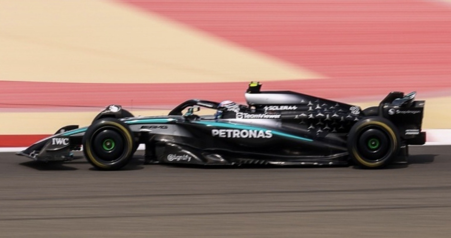 Mobil Mercedes F1 Team. (Instagram: @f1)