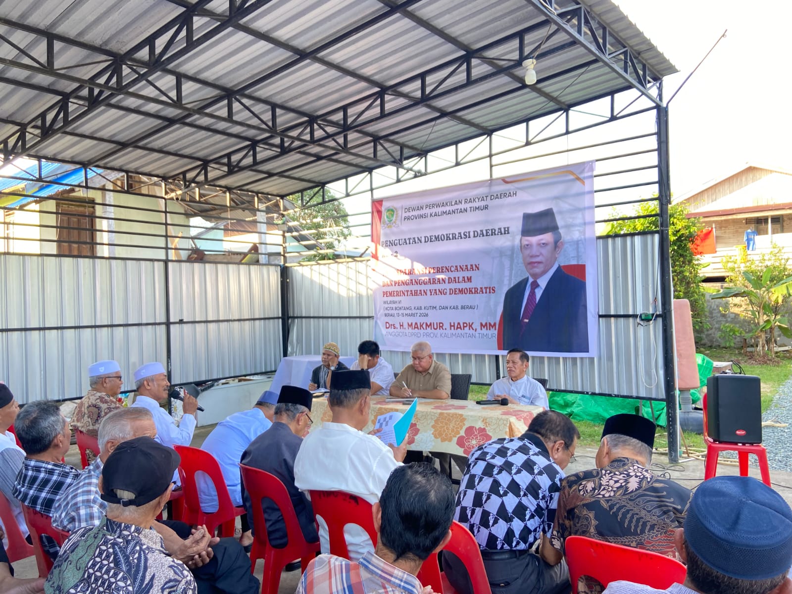 SOSIALISASI: Anggota DPRD Kaltim, Makmur HAPK menggelar kegiatan Penguatan Demokrasi Daerah dengan tema Transparansi Perencanaan dan Penganggaran dalam Pemerintahan yang Demokratis. (ARTA KUSUMA Y/BP)