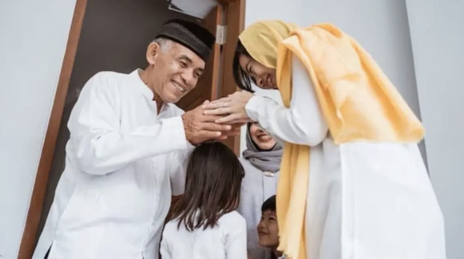 Ilustrasi silaturahmi ke rumah calon mertua. (Freepik)