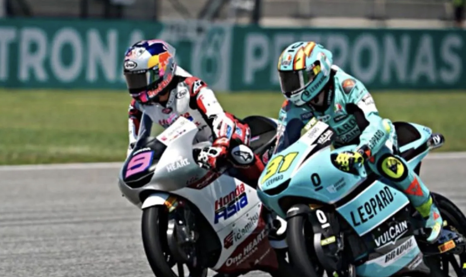 Pembalap Honda Team Asia dari Indonesia Veda Ega Pratama (9) finis di posisi ke-5 di debut Moto3 yang diselenggarakan di Buriram. (ANTARA)