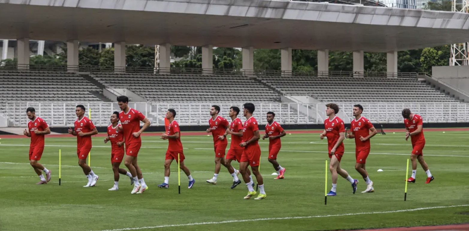 Sejumlah pemain Timnas Indonesia mengikuti latihan terbuka di Stadion Madya Kompleks Gelora Bung Karno Senayan, Jakarta, Selasa (24/3/2026). (Salman Toyibi/Jawa Pos)
