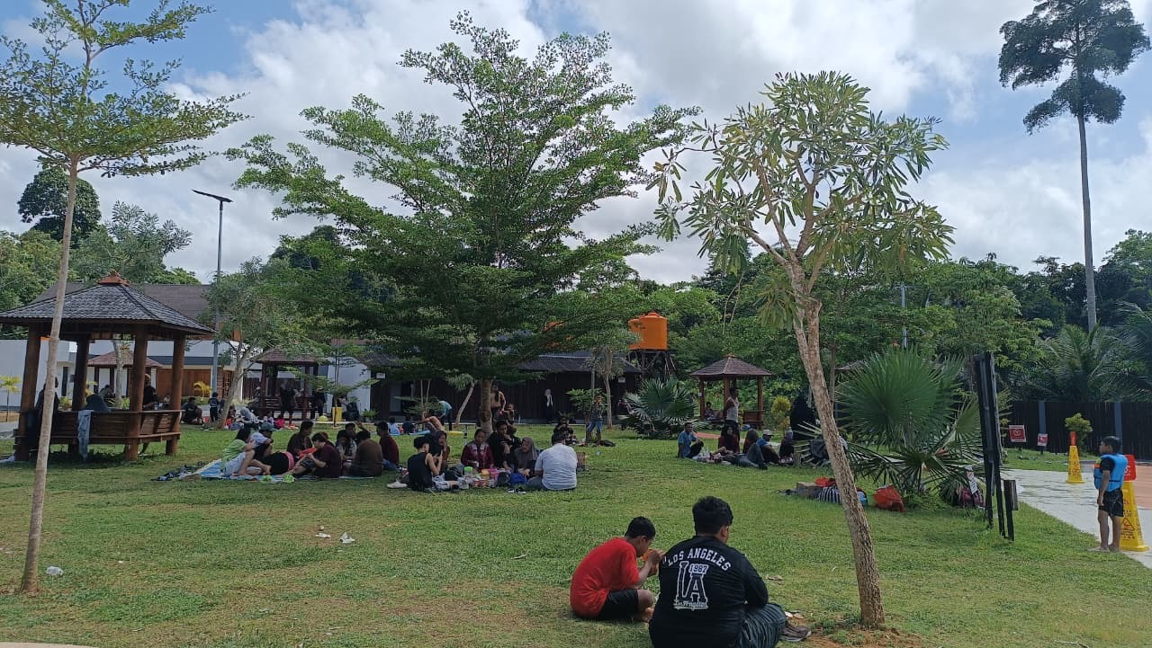  KUNJUNGAN WISATAWAN: Destinasi wisata Berau yang kian ramai mendorong peningkatan pelayanan dan pengembangan fasilitas, seiring tumbuhnya dampak ekonomi di tingkat lokal. (IZZA/BP)