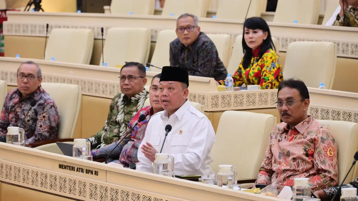 Menteri ATR/Kepala BPN, Nusron Wahid, memaparkan capaian kinerja dan realisasi anggaran Triwulan I Tahun 2026 dalam Rapat Kerja bersama Komisi II DPR RI di Gedung Nusantara, Jakarta, Selasa (31/03/2026).