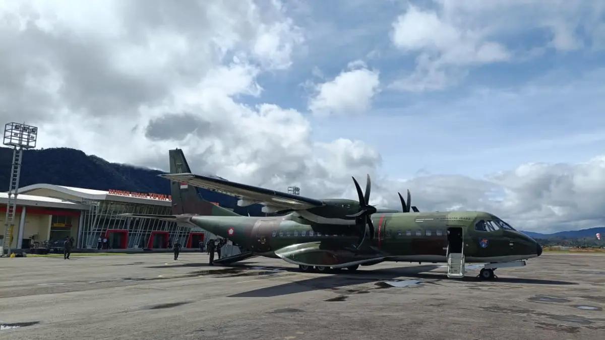 TAMBAH PENERBANGAN: Pesawat jenis CN-295 siap menambah jam penerbangan Tarakan-Krayan. (LANUD ANANG BUSRA TARAKAN UNTUK HRK )