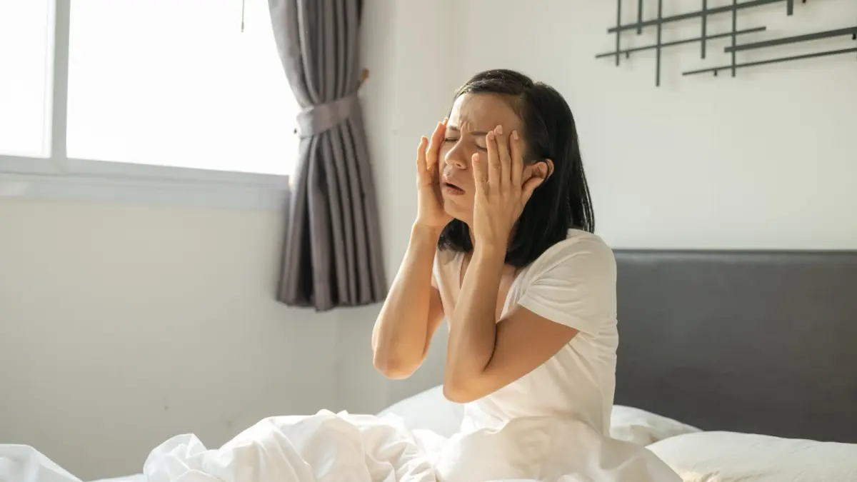 Ilustrasi orang yang kelelahan saat bangun tidur. (Freepik)

