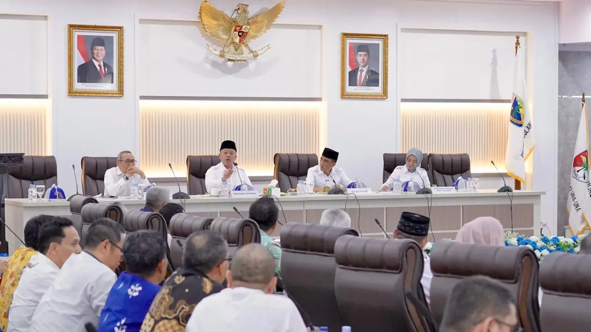 Menteri ATR/Kepala BPN, Nusron Wahid, memberikan arahan dalam Rapat Koordinasi bersama jajaran pemerintah daerah se-Sulawesi Tengah di Palu, Rabu (01/04/2026).