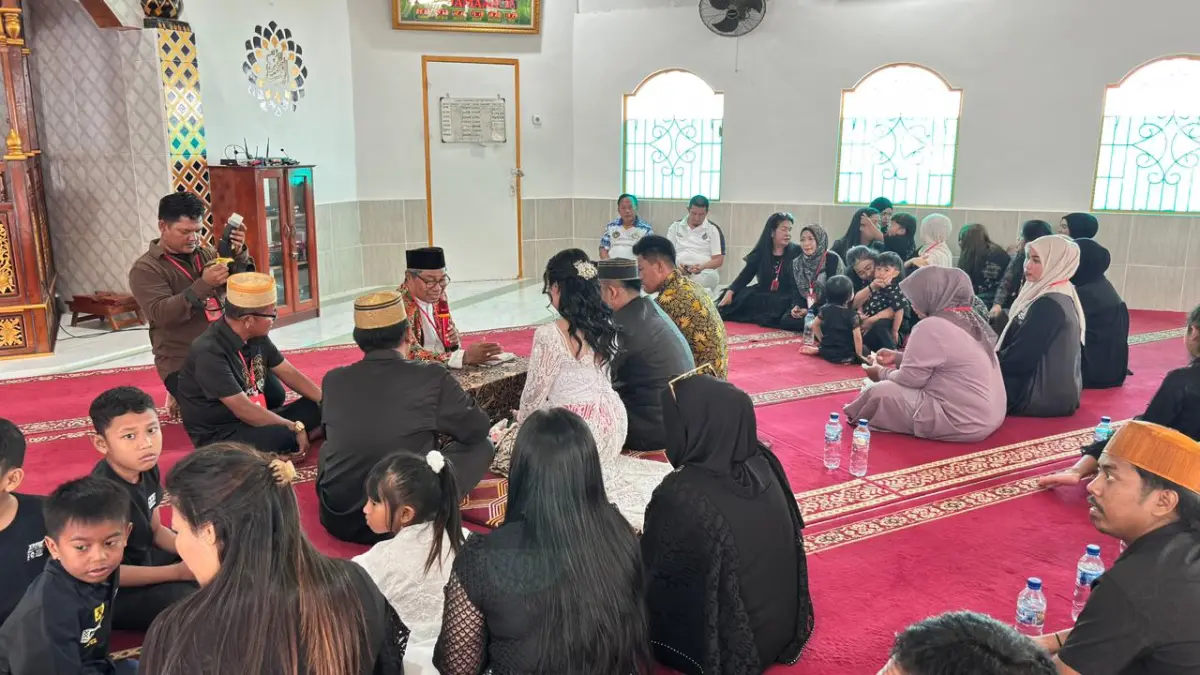 NIKAH DI LAPAS: Warga binaan melaksanakan pernikahan di dalam Lapas Tarakan, Sabtu (4/4). (LAPAS KELAS II A TARAKAN UNTUK HRK)