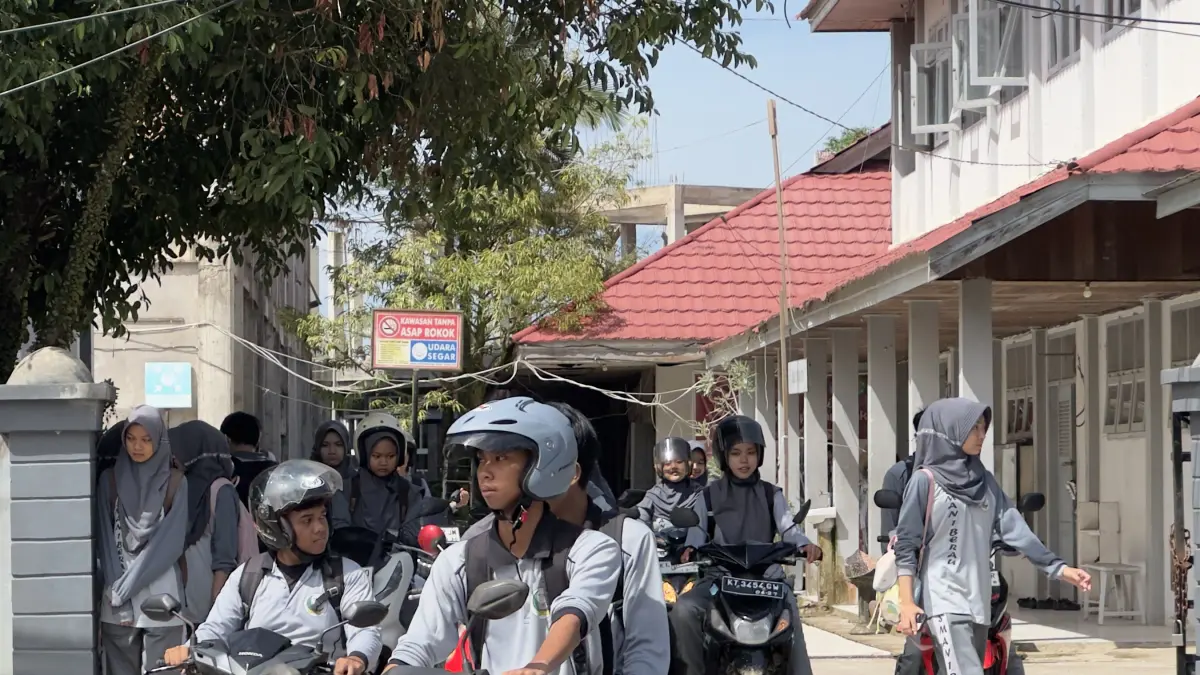 TINGKATKAN PENGAWASAN: Dinas Sosial didorong lebih peka dan memperhatikan dengan teliti soal anak-anak yang semestinya bisa ikut program Sekolah Rakyat. (SENO/BP)