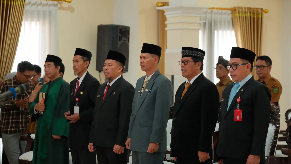 MUTASI JABATAN: Bupati Berau Sri Juniarsih melaksanakan mutasi terhadap 11 JPTP di lingkungan Pemkab Berau, Selasa (7/4)). (NAUFAL UNTUK BERAU POST)