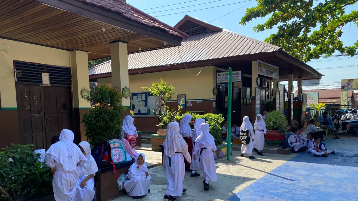 SERAGAM GRATIS: Disdik Berau masih melakukan pendataan terkait siswa SD-SMP yang menerima seragam gratis tahun ini. (SENO/BP)