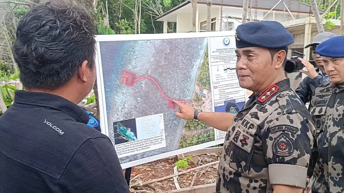 DIHENTIKAN: Salah satu resort di Pulau Maratua disegel oleh KKP, Jumat (10/4). (PSDKP TARAKAN UNTUK HRK)