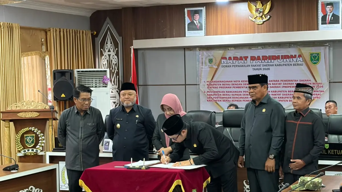 DISEPAKATI: DPRD Berau menggelar rapat paripurna dengan dua agenda utama, yakni penandatanganan nota kesepakatan Propemperda Tahun 2026 serta penyampaian sejumlah Raperda, Senin (13/4). (IZZA/BP)