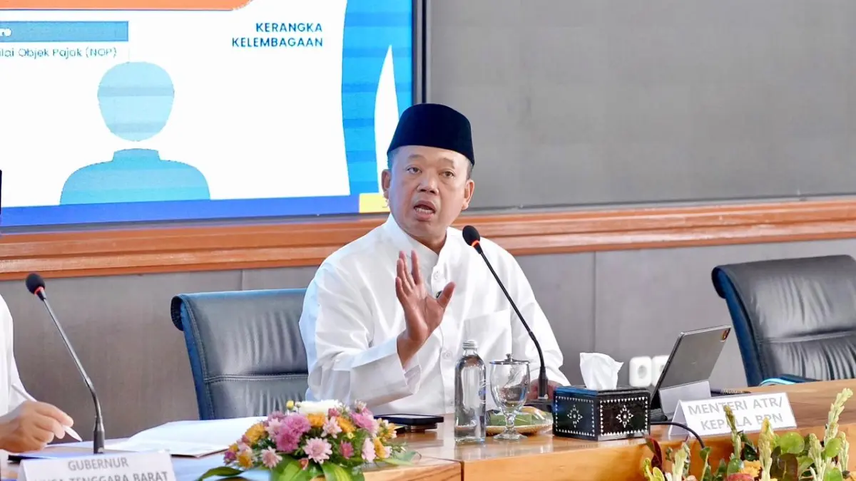Menteri ATR/Kepala BPN, Nusron Wahid, mengusulkan kebijakan pembebasan Bea Perolehan Hak atas Tanah dan Bangunan (BPHTB) bagi masyarakat miskin ekstrem saat memberikan arahan dalam Rapat Koordinasi di Mataram, Jumat (10/04/2026).