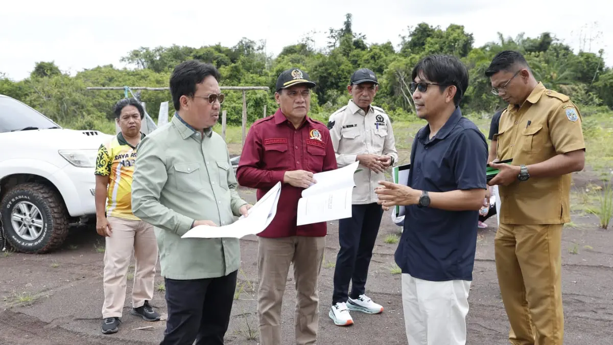 MONEV: Anggota Pansus LKPj DPRD Kaltara dari kiri (Herman, Hamka dan Alimuddin) melaksanakan monitoring dan evaluasi sejumlah kegiatan pembangunan Tahun Anggaran 2025 di wilayah Kabupaten Bulungan. (DPRD KALTARA)