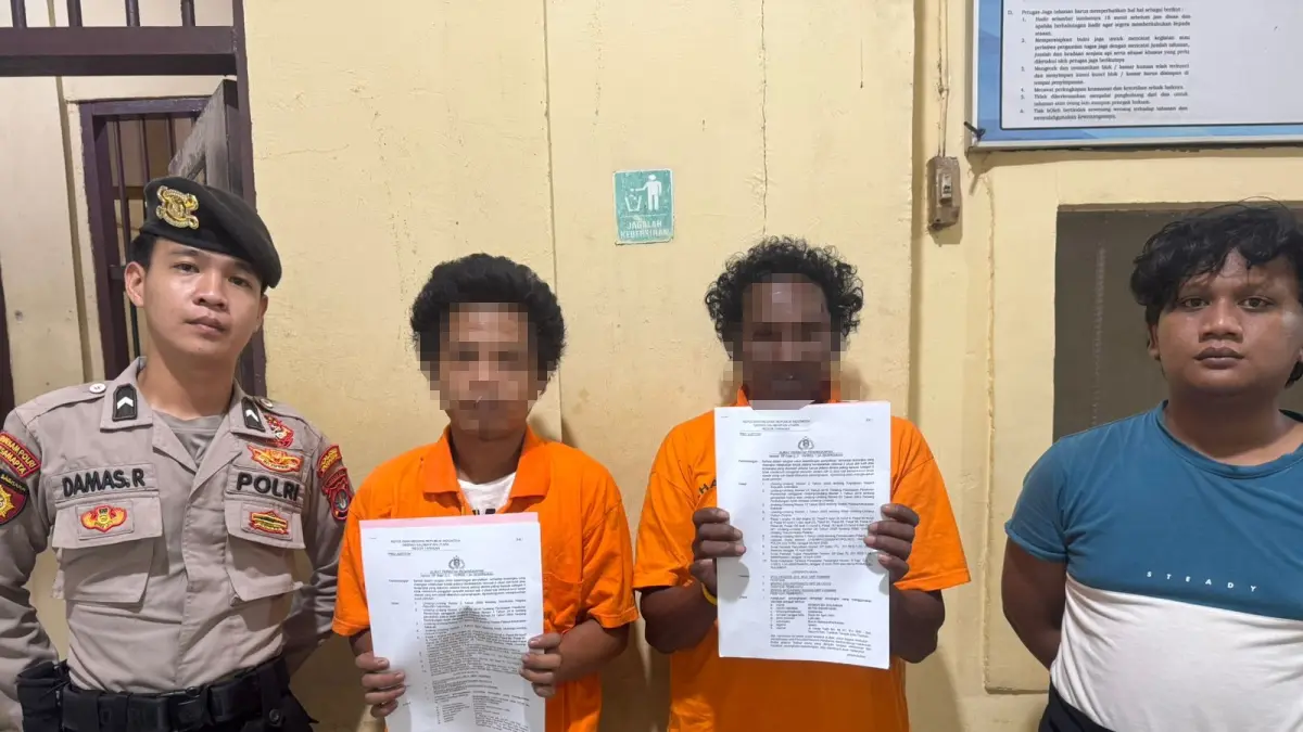 PENCABULAN: Ayah tiri korban (kanan) saat akan ditahan di Mako Polres Tarakan. (POLRES TARAKAN UNTUK HRK)