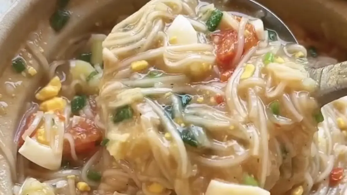 Potret claypot 10 menit jadi dengan kuah creamy dari kentang dan telur. (Instagram: @jennidish)