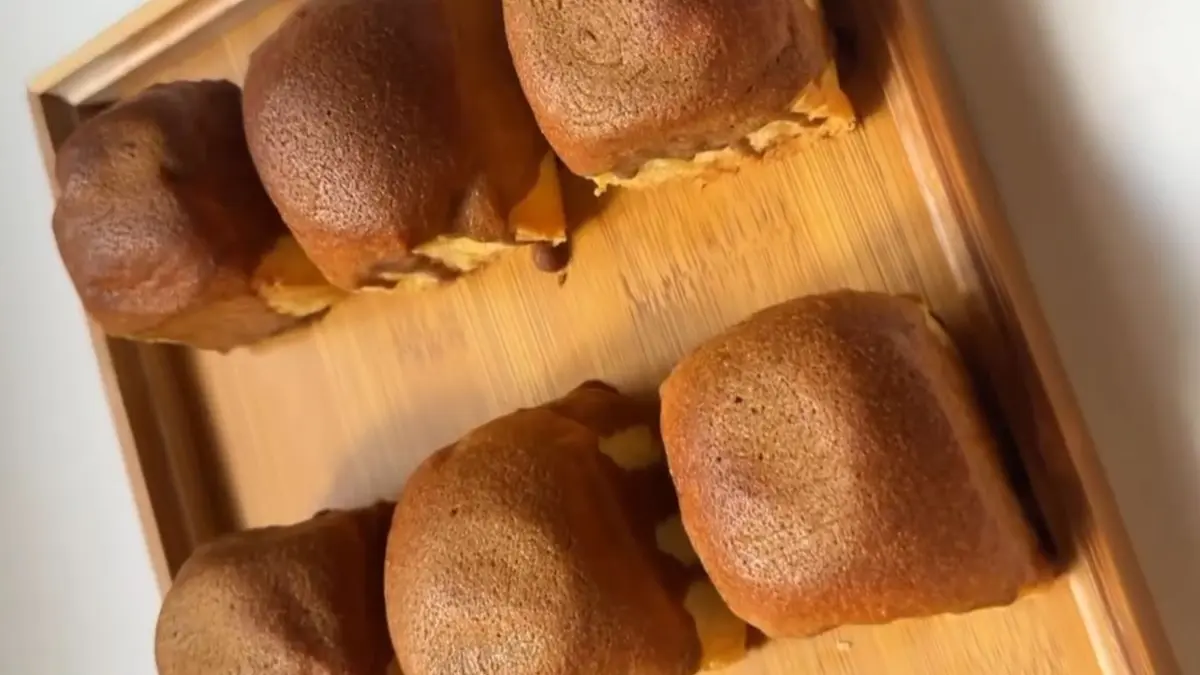 Potret lazy coffee buns fryer yang praktis dan lembut. (Instagram: @quiambaochelsea)