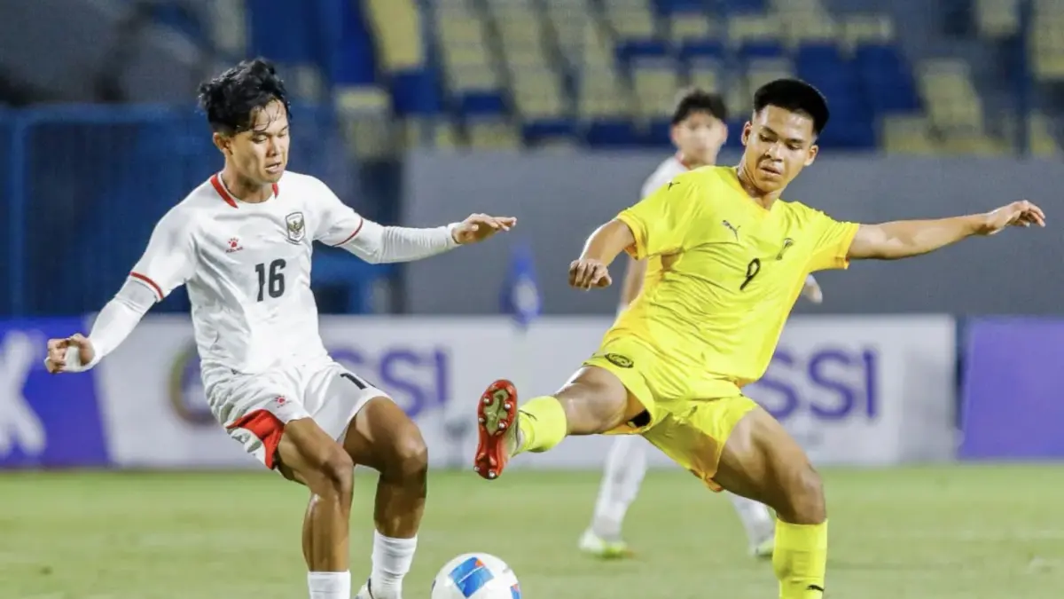 Timnas Indonesia U-17 vs Malaysia di penyisihan grup A ASEAN U-17 Boys Championship atau AFF U-17 di Stadion Gelora Joko Samudro, Gresik, Jawa Timur, Senin (13/4/2026). (Riana Setiawan/ JawaPos.com)