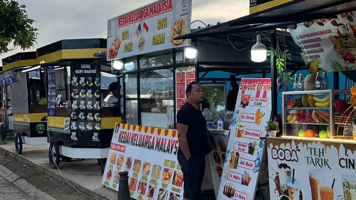 KINERJA EKONOMI: Pelaku UMKM yang terus berkembang di tengah masyarakat dan berperan dalam mendorong pertumbuhan ekonomi. (FAISAL/HRK)
