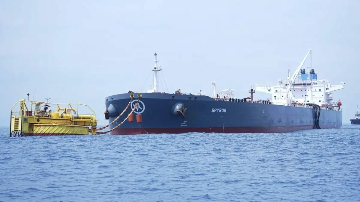 MT Spyros yang membawa 1 juta barel minyak mentah (crude) dari Aljazair. (Dok. Pertamina)