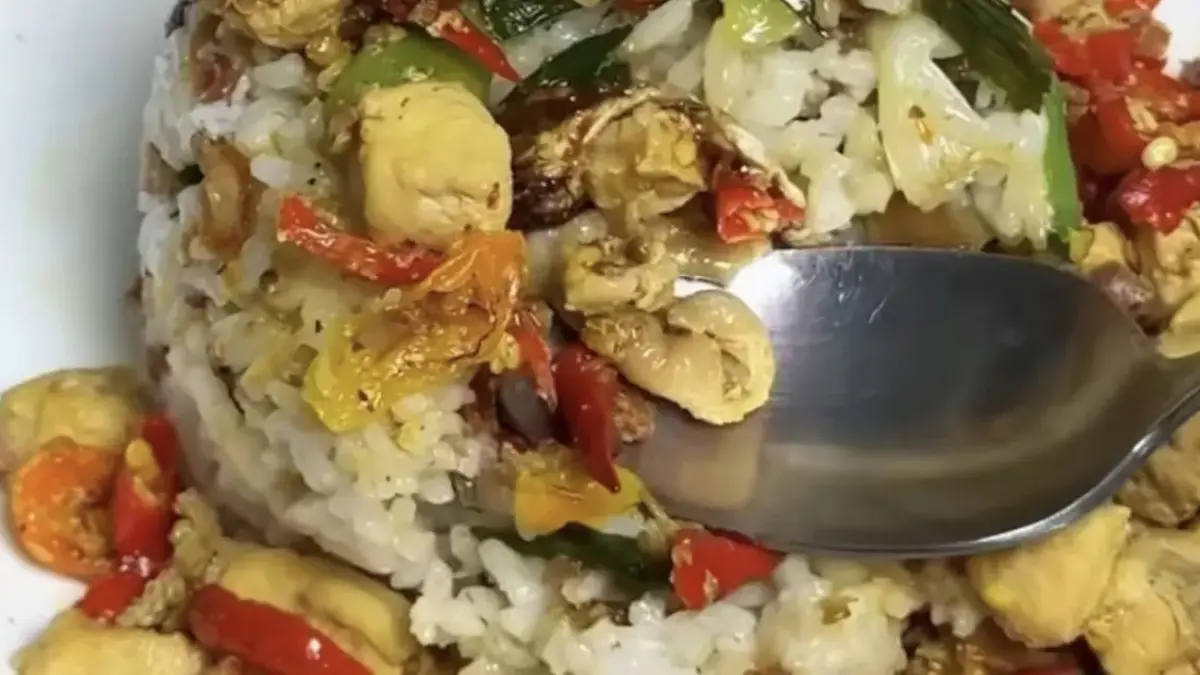 Potret ayam pelas tanpa santan dengan bumbu remoah gurih dan khas. (Instagram: @kurniaandii)