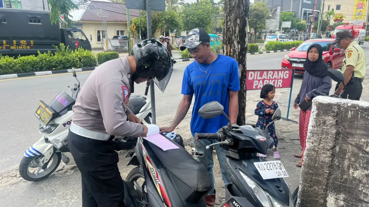 PENINDAKAN: Satlantas Polres Tarakan melakukan penindakan bagi pengendara yang melanggar lalu lintas. (POLRES TARAKAN UNTUK HRK)