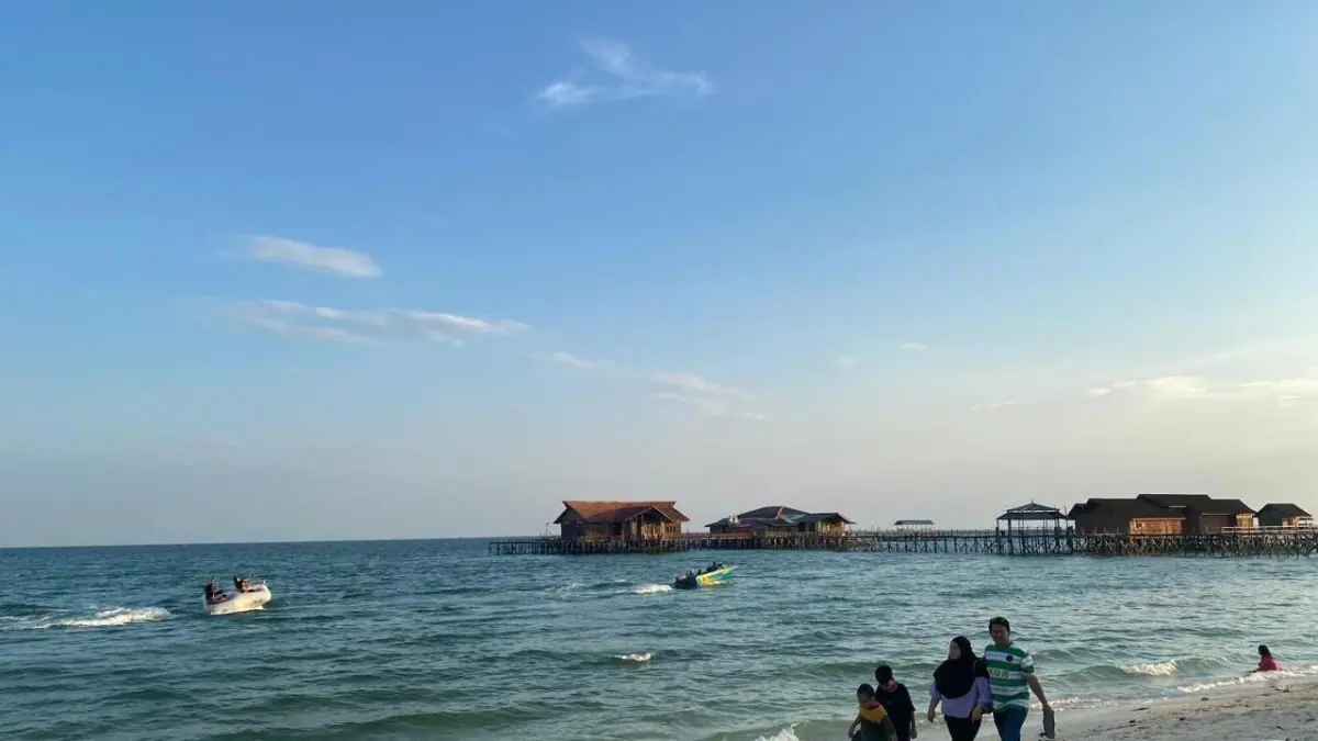 PERLU PENJAGAAN: Destinasi wisata pantai di Berau hingga saat ini masih minim keberadaan penjaga pantai. (BERAU POST )