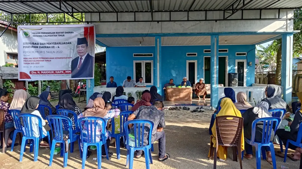SOSIALISASI: Anggota DPRD Kaltim, Makmur HAPK mensosialisasikan Perda terkait pariwisata. (ARTA KUSUMA YUNANDA/BP)