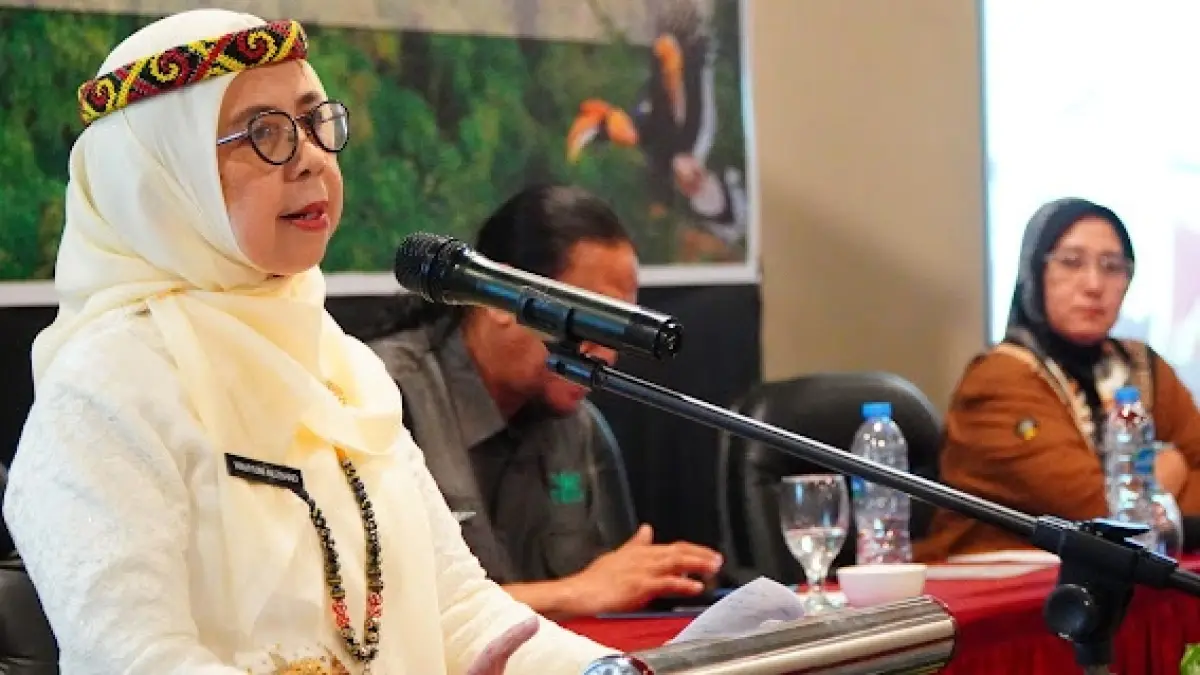 BERI ARAHAN: Staf Ahli Gubernur Bidang Ekonomi, Pembangunan, dan Hubungan Antar Lembaga Setdaprov Kaltara, Wahyuni Nuzband. (DKISP KALTARA)