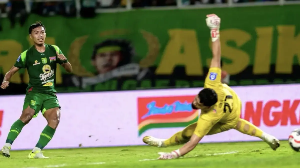 Selebrasi Riyan Ardiansyah usai mencetak gol perdana musim ini bersama Persebaya Surabaya. (Persebaya)